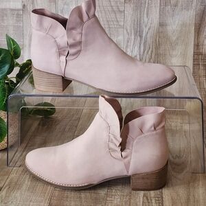 Seychelles Renowned Ruffled Ankle Booties in Dusty Rose Nubuck Size 10
